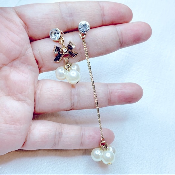 ❣️$25/3❣️ Difference Length Bow Rhinestone Faux Pearls Dangle Earrings - Picture 3 of 8